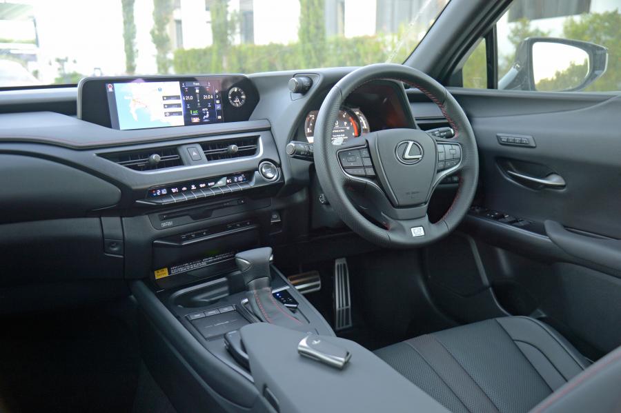 Торпедо Lexus UX200 F-Sport 2019 года  (ZA) (фото 34 из 39)
